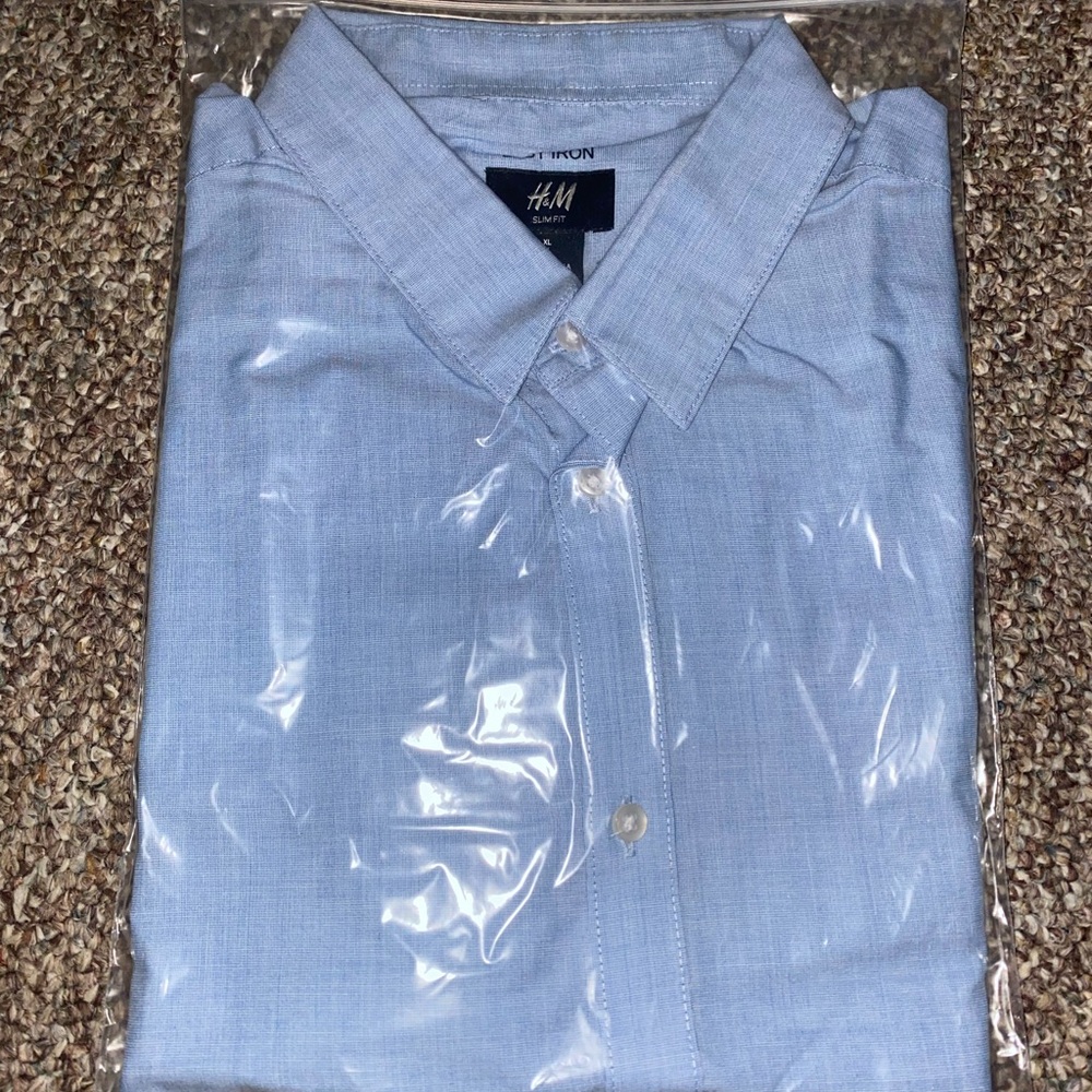 H&M Men's Light Blue Classic Button-Down Dress Shirt